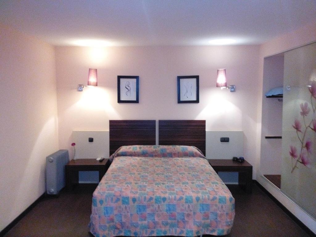 Hostal - Restaurante Asador Esperanza 韦斯卡 客房 照片
