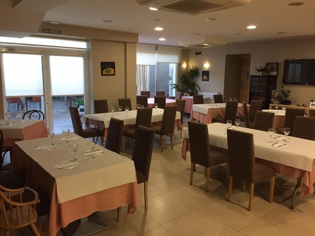 Hostal - Restaurante Asador Esperanza 韦斯卡 外观 照片