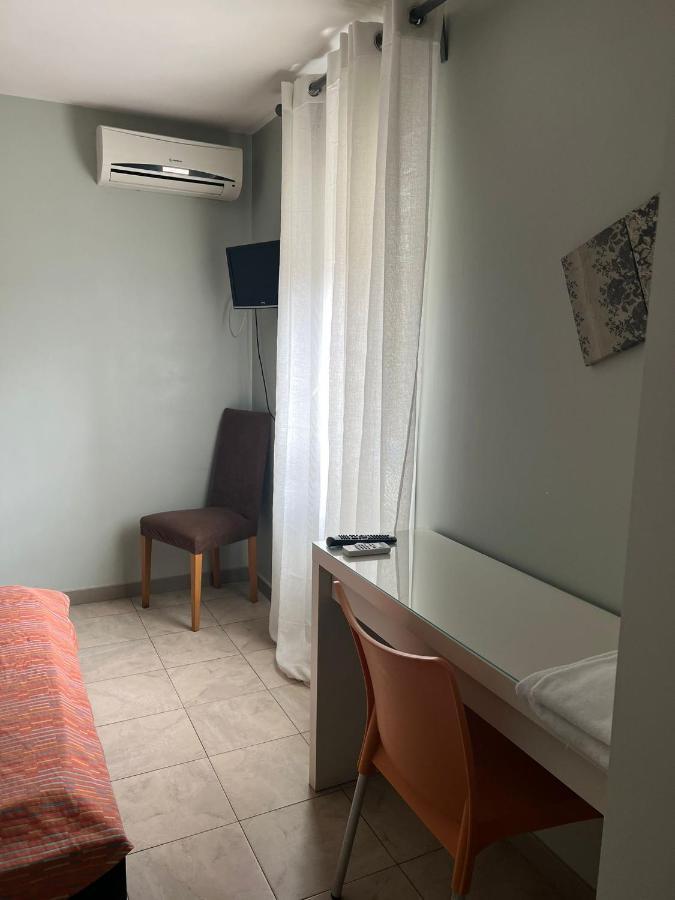 Hostal - Restaurante Asador Esperanza 韦斯卡 外观 照片